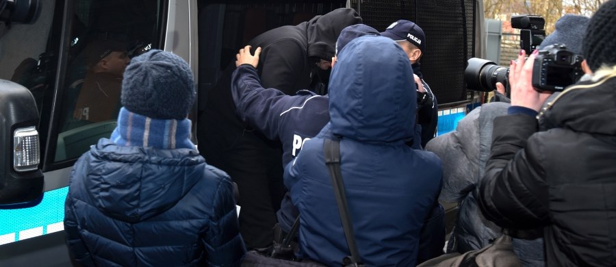 Znany pięściarz Dariusz Michalczewski z zarzutami znieważenia i naruszenia nietykalności cielesnej żony. Były mistrz świata w boksie został przesłuchany w Prokuraturze Rejonowej Gdańsk-Oliwa. Później zwolniono go z policyjnej izby zatrzymań.