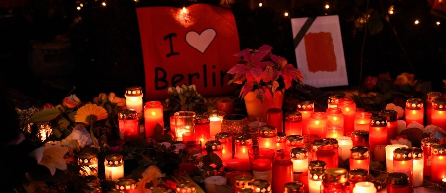 ​Zidentyfikowano już wszystkie ofiary poniedziałkowego ataku terrorystycznego na jarmark świąteczny w Berlinie. Przypomnijmy, zamachowiec kierując 40-tonową ciężarówką wjechał w tłum. Zginęło 12 osób, a kilkadziesiąt zostało rannych. 
