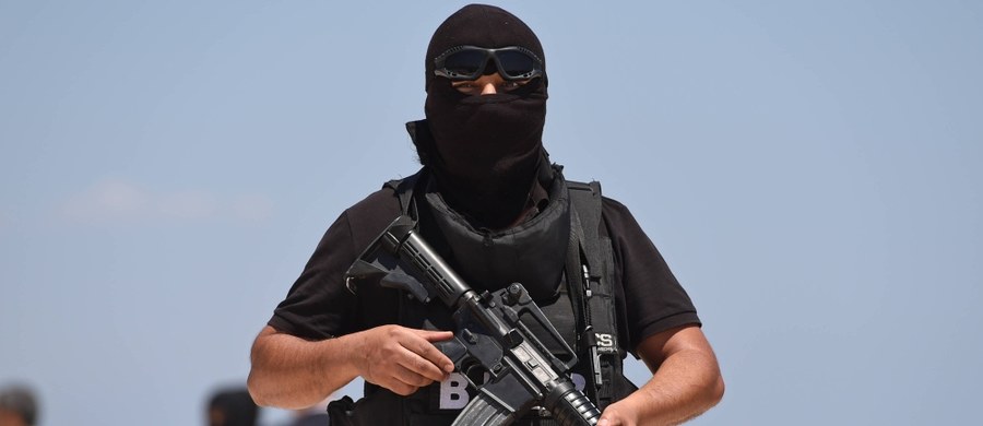 ​Tunezyjskie siły bezpieczeństwa aresztowały pięciu domniemanych dżihadystów - poinformowały algierskie władze. Nie wiadomo, czy aresztowani mieli powiązania z domniemanym zamachowcem z Berlina, Tunezyjczykiem Anisem Amrim.
