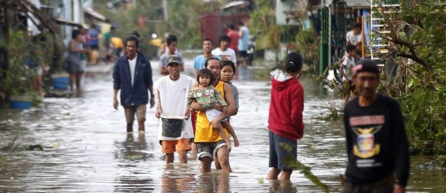 ​Potężny tajfun Nock-Ten, nazywany także Nina, zabił na Filipinach co najmniej sześć osób i zrujnował obchody Bożego Narodzenia w kilku prowincjach tego najludniejszego katolickiego kraju w Azji. Ponad 380 tys. osób opuściło domy i schroniło się w ośrodkach ewakuacyjnych.