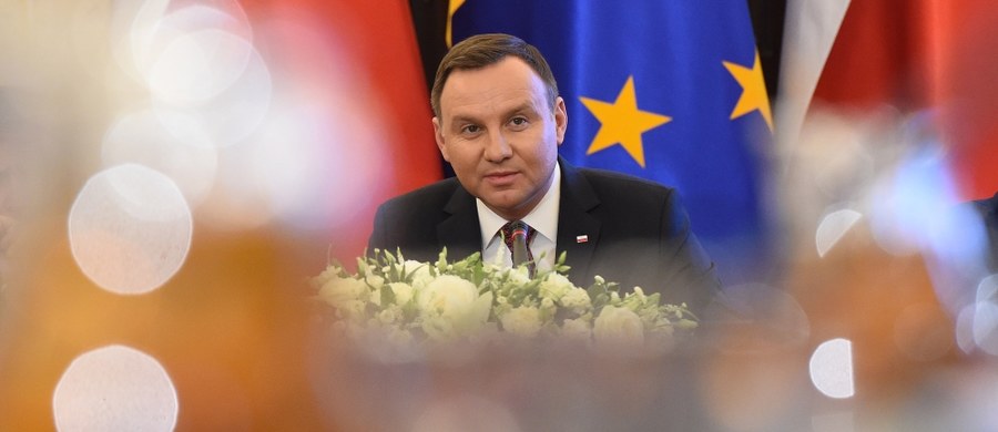 W gruncie rzeczy opozycji najwyraźniej chodzi o wzniecanie niepokojów społecznych – stwierdził prezydent Andrzej Duda w wywiadzie opublikowanym w "Gazecie Polskiej Codziennie". Jednocześnie nie wykluczył, że ws. ograniczeń uprawnień dziennikarzy w parlamencie popełniono "błędy komunikacyjne".