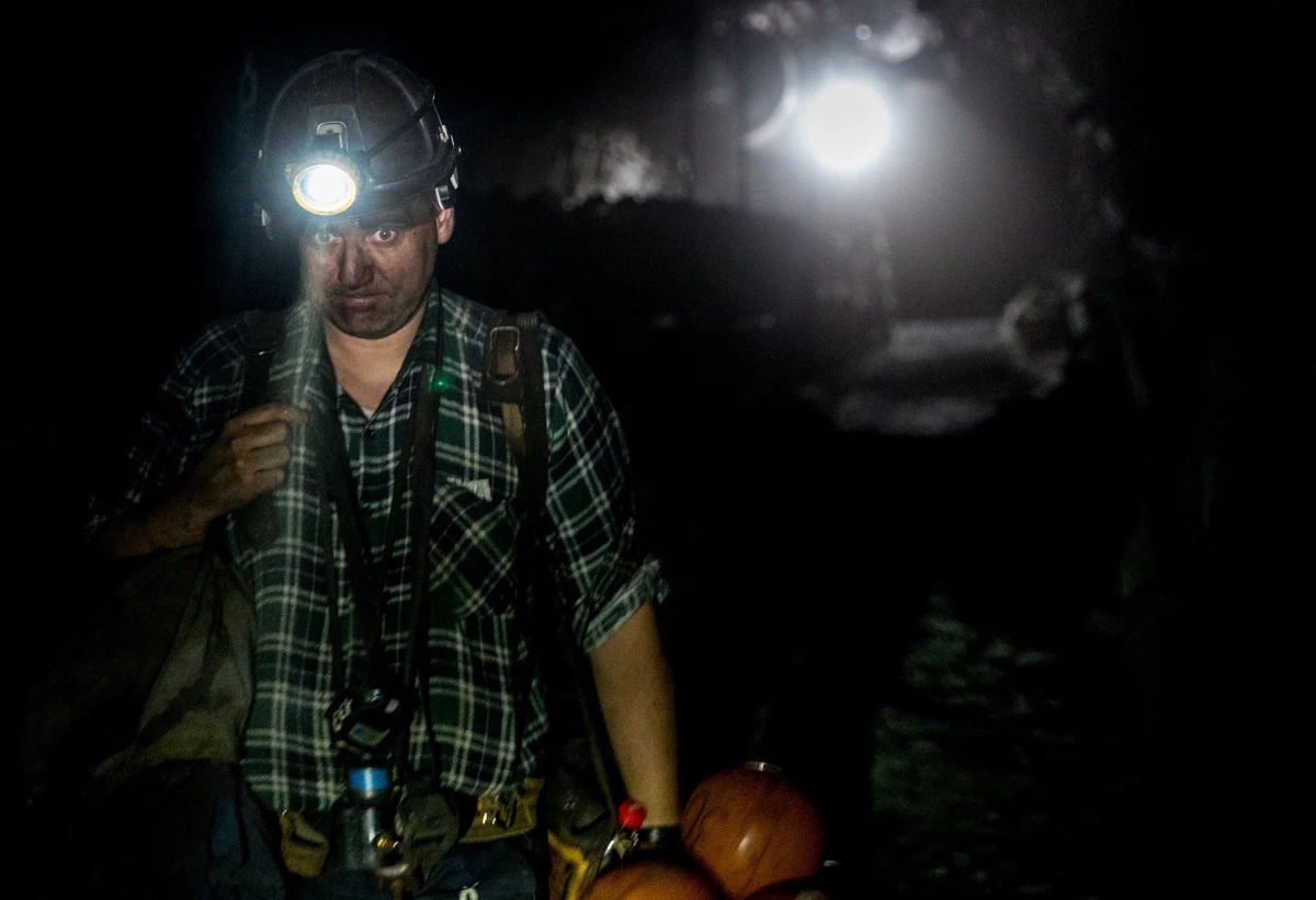 Spór na linii zarząd-związki zawodowe w Katowickim Holdingu Węglowym. Chodzi o wypłatę czternastej pensji. Zarząd holdingu proponuje, żeby wypłatę zawiesić na dwa najbliższe lata. Nie ma jednak na to zgody związkowców. 