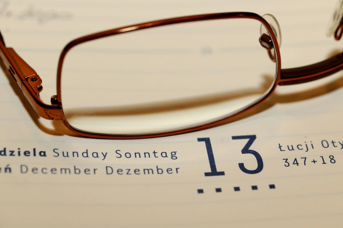 W 2017 roku będziemy wypoczywać więcej niż w mijającym. Kalendarz przewiduje aż 115 dni wolnych od pracy. Już teraz sprawdzamy, kiedy czekają nas dłuższe weekendy, i podpowiadamy, w które dni najlepiej wziąć urlop!