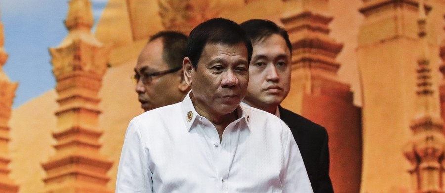 ​Kontrowersyjny filipiński prezydent Rodrigo Duterte przyznał, że w przeszłości zrzucał porywaczy z helikoptera, kiedy był burmistrzem Davao. Dodał, że taka sama kara czeka wszystkich skorumpowanych urzędników.