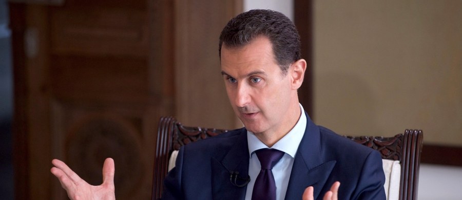 ​O północy czasu lokalnego w nocy z czwartku na piątek (23 czasu polskiego) wszedł w życie rozejm w Syrii między siłami reżimu prezydenta Syrii Baszara el-Asada a zbrojną opozycją zawarty dzięki mediacji Rosji, Turcji i Iranu. Prezydent Syrii obiecał w telefonicznej rozmowie z Władimirem Putinem, że będzie respektować podpisane w czwartek porozumienie ws. rozejmu w Syrii między siłami rządowymi a zbrojną opozycją - podały służby prasowe Kremla.