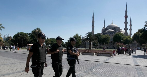 ​Sąd w Stambule wydał nakaz aresztowania kolejnych stu wojskowych różnych stopni, wśród nich grupy oficerów służby czynnej, na podstawie podejrzenia, że utrzymywali kontakty z tureckim kaznodzieją przebywającym w USA Fethullahem Gulenem.