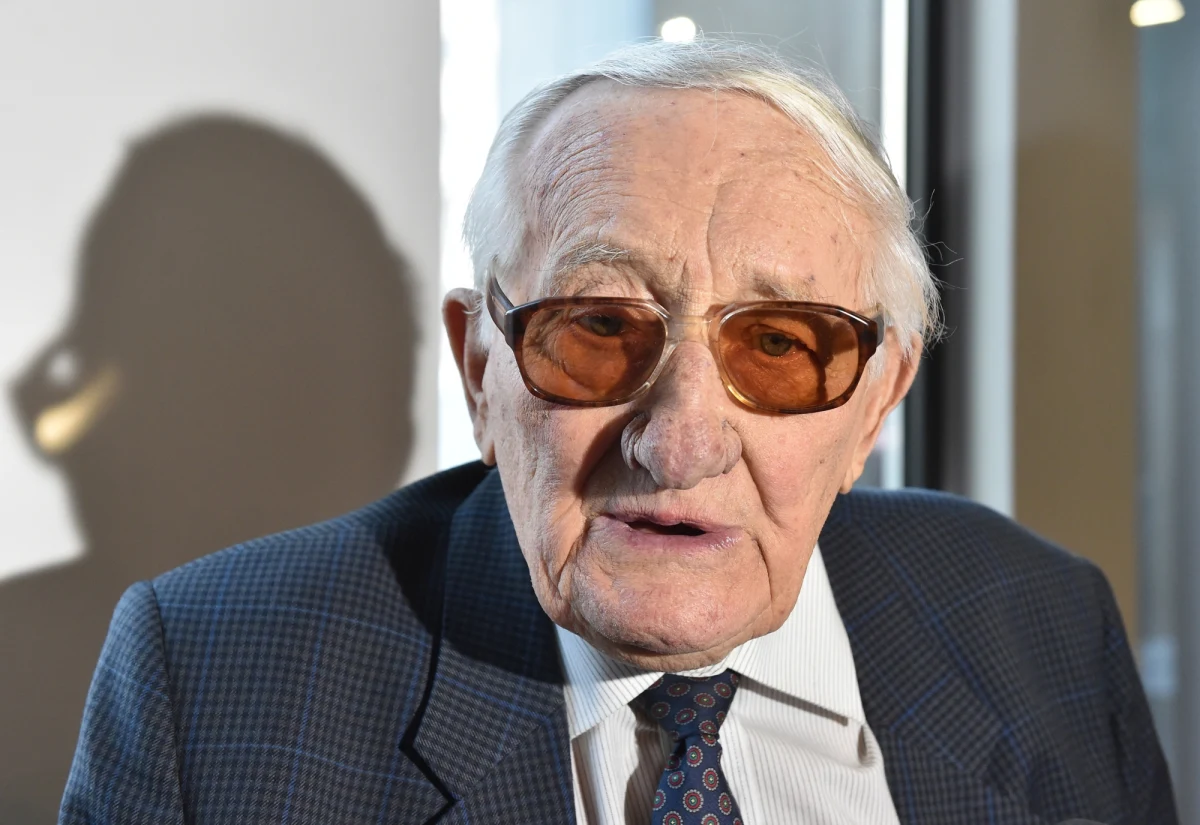 Pełnomocnik b. więźnia Auschwitz Karola Tendery uważa, że przeprosiny zamieszczone przez niemiecką telewizję publiczną ZDF po wyroku krakowskiego sądu za użycie słów "polskie obozy zagłady" nie spełniają wymogów. Prawnik domaga się od ZDF prawidłowych przeprosin.