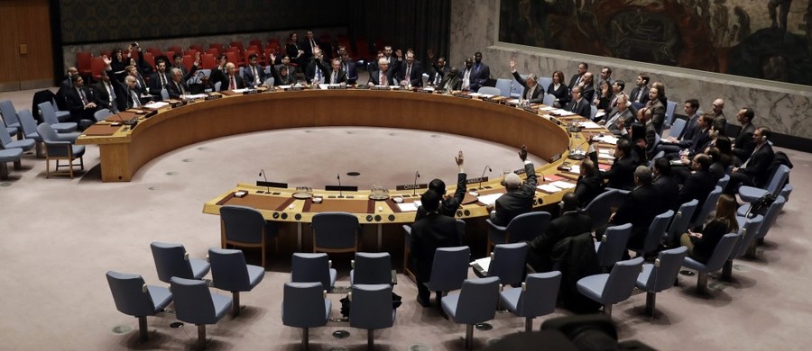 Na wniosek Rosji Rada Bezpieczeństwa ONZ jednomyślnie uchwaliła rezolucję popierającą rozejm w Syrii wprowadzony w nocy z czwartku na piątek z inicjatywy Turcji i Rosji oraz przewidziane na styczeń negocjacje pokojowe w stolicy Kazachstanu Astanie.