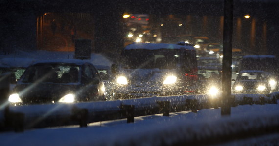 Fatalne warunki na drogach Śląska, Podkarpacia, Małopolski i Lubelszczyźnie. Sprawdziła się prognoza synoptyków - w tych regionach sypie śnieg.