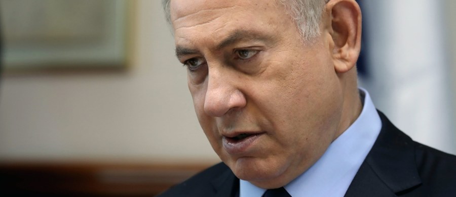 Premier Izraela Benjamin Netanjahu został przesłuchany przez policję w związku z zarzutami przyjęcia "kosztownych podarunków" i innych "korzyści" od niezidentyfikowanych biznesmenów. Netanjahu stanowczo zaprzecza wszelkim zarzutom.