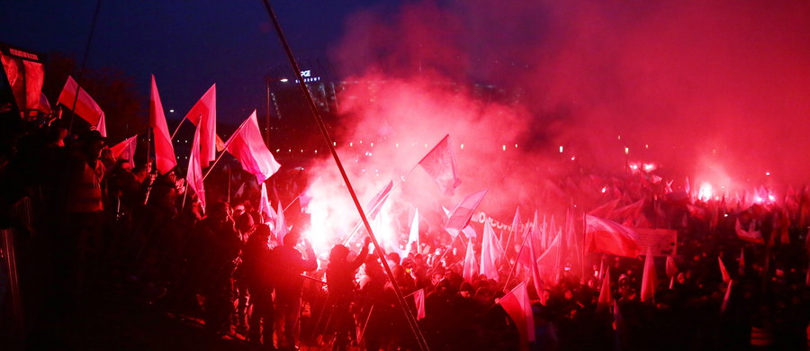 ​Śledztwo w sprawie spalenia ukraińskiej flagi podczas Marszu Niepodległości w Warszawie najprawdopodobniej zostanie umorzone - ustalił reporter RMF FM. Chodzi o zdarzenie z 11 listopada, sfilmowane, gdy demonstracja przechodziła przez most Poniatowskiego.