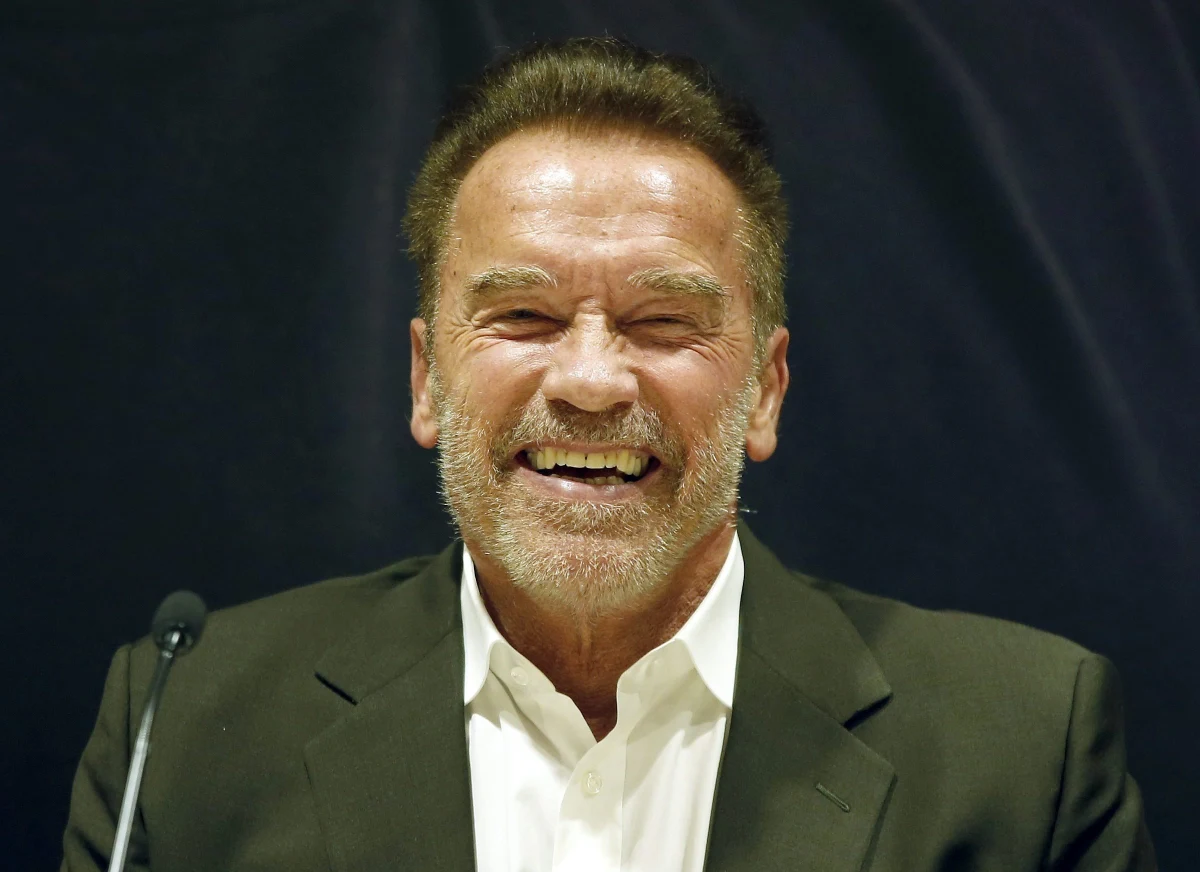 Aktor i były gubernator Kalifornii Arnold Schwarzenegger zastąpił prezydenta elekta USA Donalda Trumpa jako nowy prowadzący reality show o nazwie "The Celebrity Apprentice".