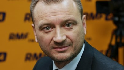 Nitras: Żyjemy w kraju monowładzy, Kaczyński jak marionetki traktuje najważniejszych urzędników
