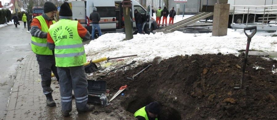 450 osób ewakuowano ze szkoły podstawowej nr 4 przy ulicy Krzyszkowickiej w Wieliczce. Uszkodzony został gazociąg. 