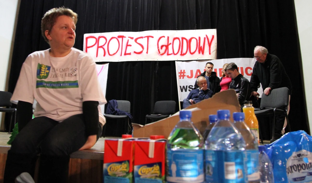 Dwie osoby, które od 26 grudnia prowadzą strajk głodowy w Dobrzeniu Wielkim, zostały przewiezione do szpitala. Protestujący nie chcą powiększenia Opola o 12 ościennych sołectw.