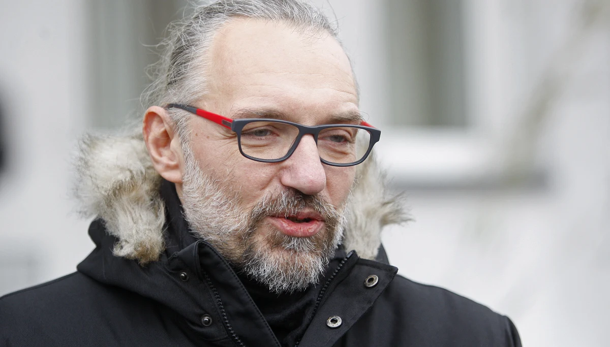 ​"Atak na mnie traktuję jako kolejną prowokację" - napisał w oświadczeniu lider Komitetu Obrony Demokracji Mateusz Kijowski w związku z informacjami mediów. W środę Onet i "Rzeczpospolita" ujawniły, że pieniądze ze zbiórek publicznych na organizację trafiały na konto firmy Kijowskiego i jego żony.