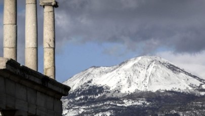 Atak zimy we Włoszech. Kilka miejscowości odciętych od świata, problemy na kolei, odwołane wybory