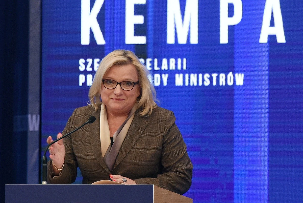 "Ten rok to są dwa priorytety dla rządu: ochrona zdrowia i gospodarka" - powiedziała w niedzielę w Jarosławiu (Podkarpackie) Beata Kempa. Szefowa kancelarii premiera wzięła udział w przekazaniu miejscowemu szpitalowi nowoczesnego ambulansu.