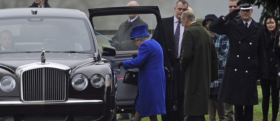 ​Brytyjska królowa Elżbieta II wzięła w niedzielę udział w nabożeństwie w kościele w pobliżu swojej posiadłości w Sandringham. Po raz pierwszy pojawiła się publicznie od ponad trzech tygodni - w tym czasie 90-letnia monarchini zmagała się z ciężkim przeziębieniem.