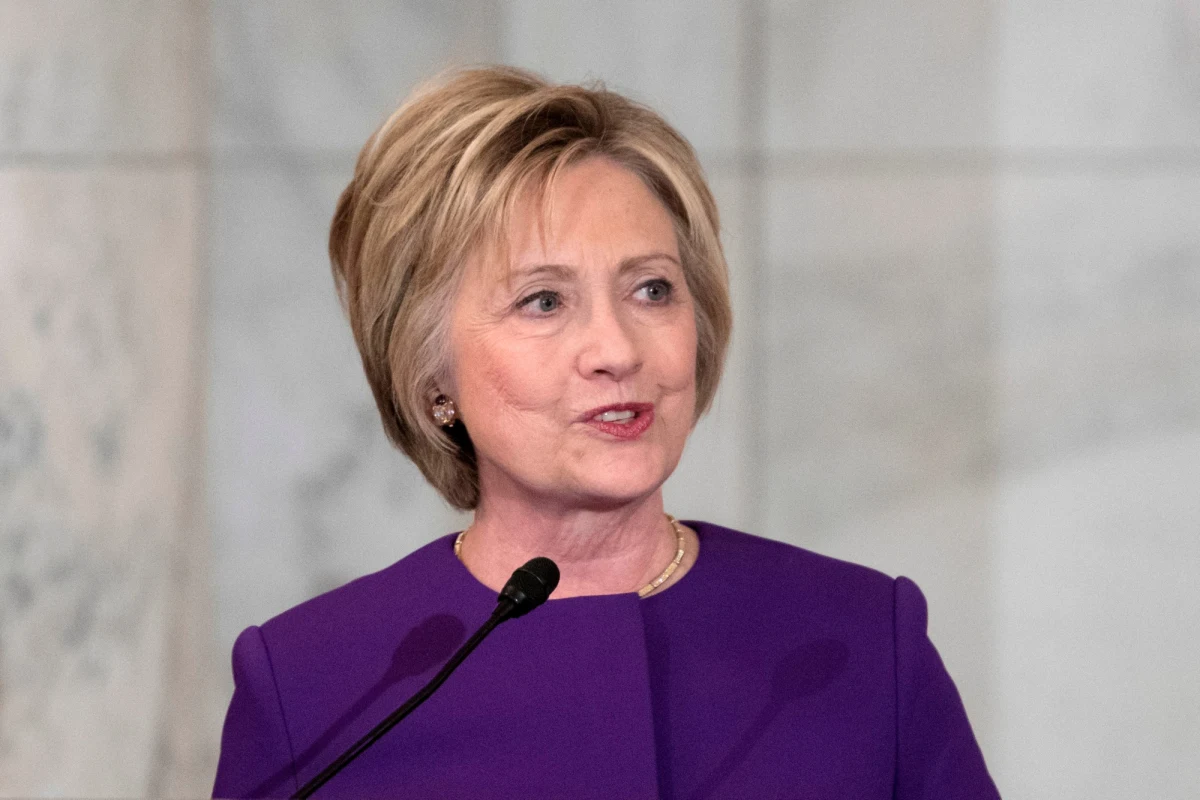 ​Pokonana w wyborach prezydenckich w USA Hillary Clinton nie będzie już kandydowała  w życiu w żadnych wyborach - zapewniła w niedzielę bliska jej osoba.