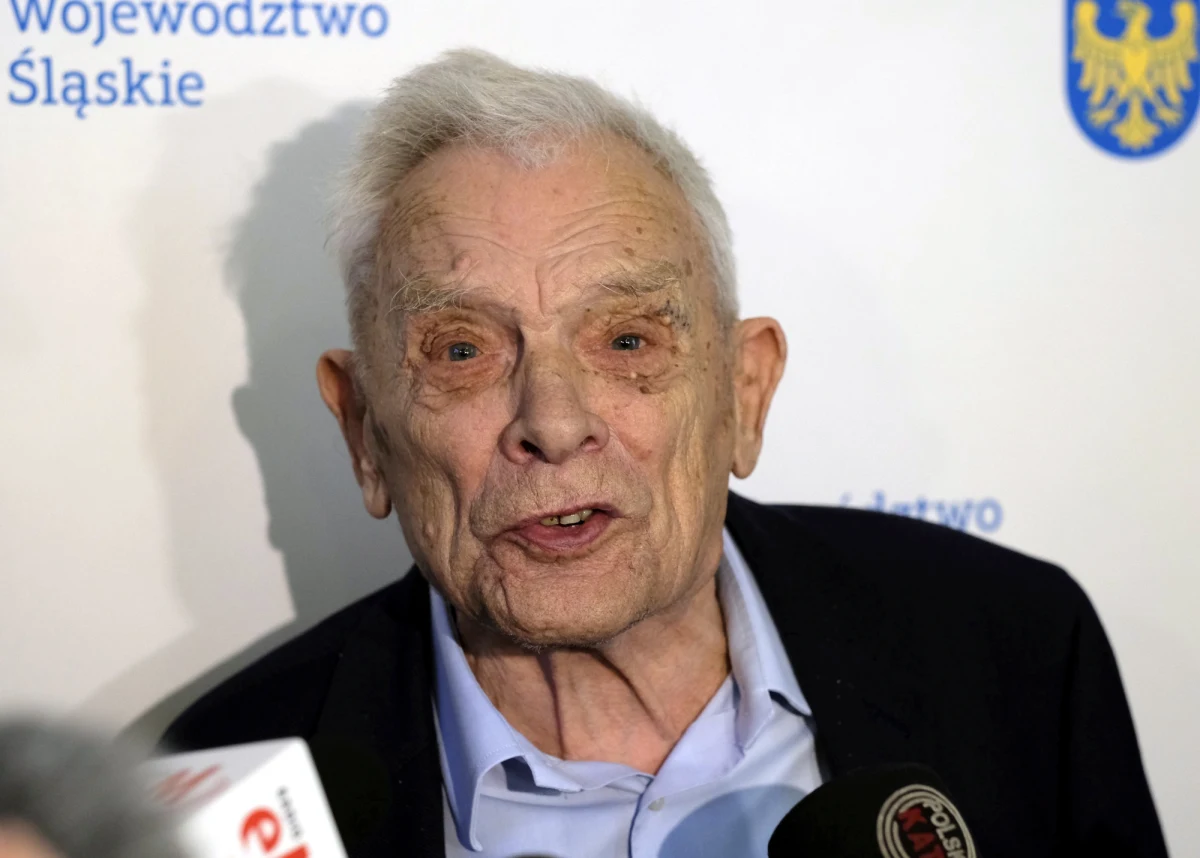 W Gliwicach odbędzie się dziś uroczystość z okazji 96. urodzin mieszkającego w tym mieście ostatniego żyjącego Cichociemnego - kapitana Aleksandra Tarnawskiego. Jubilat otrzyma m.in. medal "Pro Patria", przyznany mu w uznaniu szczególnych zasług w kultywowaniu pamięci o walce o niepodległość ojczyzny przez szefa Urzędu do spraw Kombatantów i Osób Represjonowanych Jana Józefa Kasprzyka. Uroczystość odbędzie się w gliwickiej jednostce wojskowej "Agat", która kultywuje tradycje Cichociemnych - żołnierzy polskich szkolonych w Wielkiej Brytanii do zadań specjalnych.