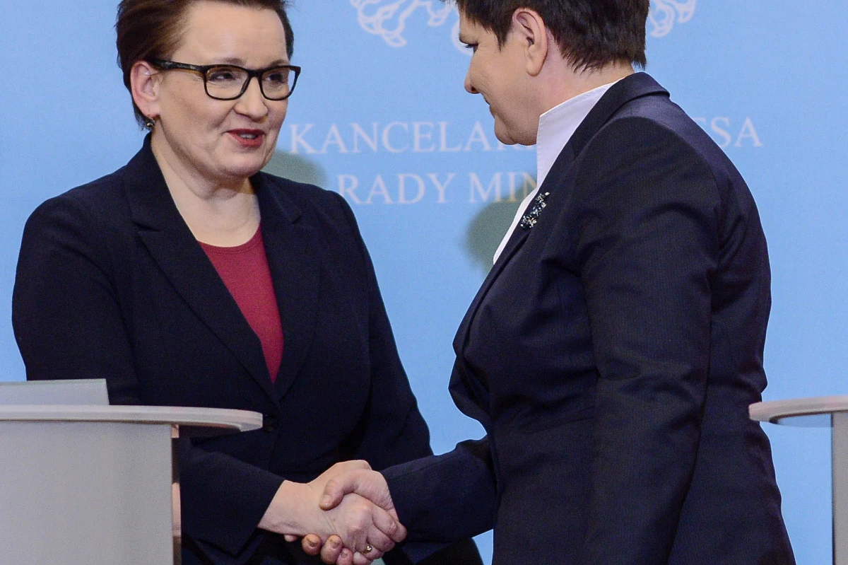 ​W wyniku reformy oświaty powstanie ponad 5 tysięcy nowych miejsc pracy - oświadczyła minister edukacji Anna Zalewska. Wcześniej prezydent Andrzej Duda podpisał ustawy reformujące system oświaty. 