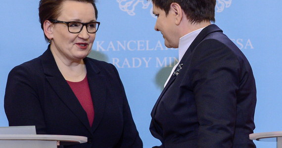 ​W wyniku reformy oświaty powstanie ponad 5 tysięcy nowych miejsc pracy - oświadczyła minister edukacji Anna Zalewska. Wcześniej prezydent Andrzej Duda podpisał ustawy reformujące system oświaty. 