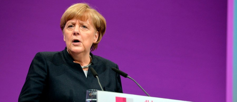 ​Kanclerz Niemiec Angela Merkel zapowiedziała, że będzie nadal zabiegała o europejską politykę azylową opartą na solidarności wszystkich krajów UE. Jej zdaniem Niemcy nie powinny jednak naciskać na partnerów, gdyż wcześniej same odrzucały kwoty.