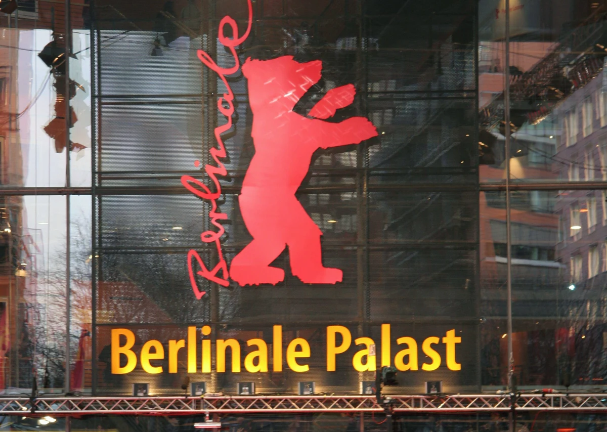 "Miss Holocaust", polsko-niemiecka koprodukcja w reż. Michaliny Musielak, wystartuje w Konkursie Filmów Krótkometrażowych tegorocznego, 67. Międzynarodowego Festiwalu Filmowego w Berlinie (Berlinale) - poinformował Polski Instytut Sztuki Filmowej.