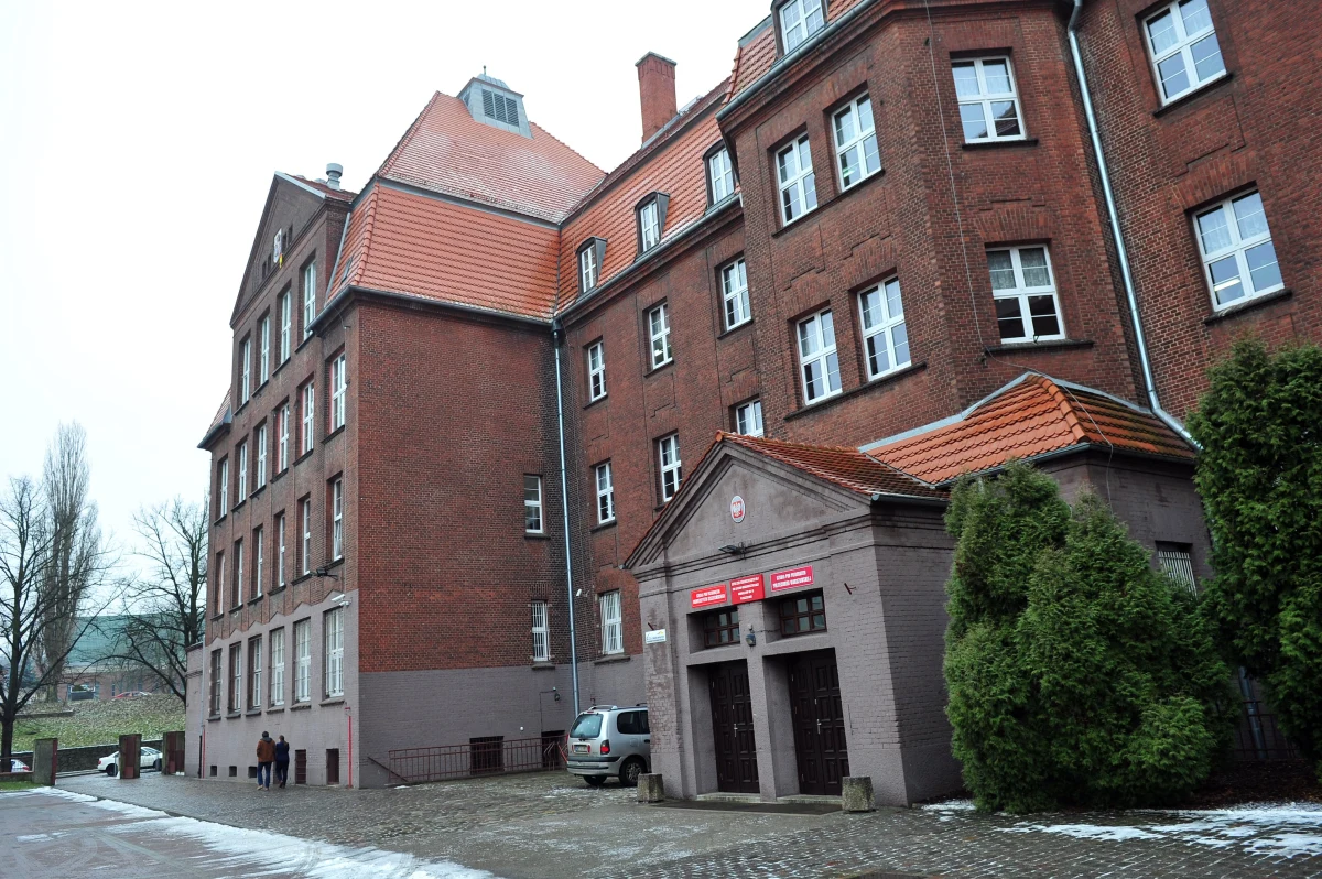 XIII Liceum Ogólnokształcące w Szczecinie jest najlepszym liceum ogólnokształcącym, a Technikum Elektroniczne w Zespole Szkół Elektronicznych im. Wojska Polskiego w Bydgoszczy najlepszym technikum - wynika z ogólnopolskiego rankingu szkół ponadgimnazjalnych. Już po raz 19. przygotował go miesięcznik "Perspektywy".