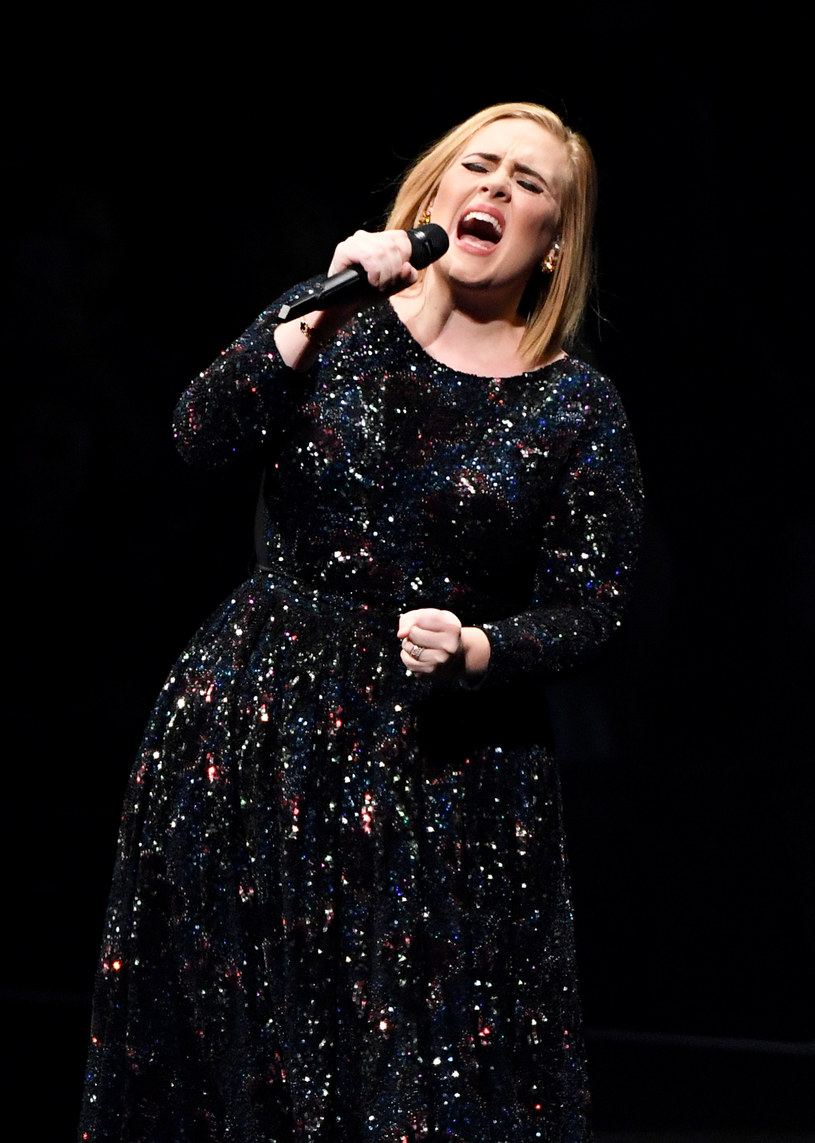 Wydany jeszcze w listopadzie 2015 r. album "25" Adele błyskawicznie podbił listy sprzedaży na całym świecie i tak było przez kolejne miesiące - w sumie w 2016 r. rozeszło się ponad 4,6 mln egzemplarzy tej płyty.