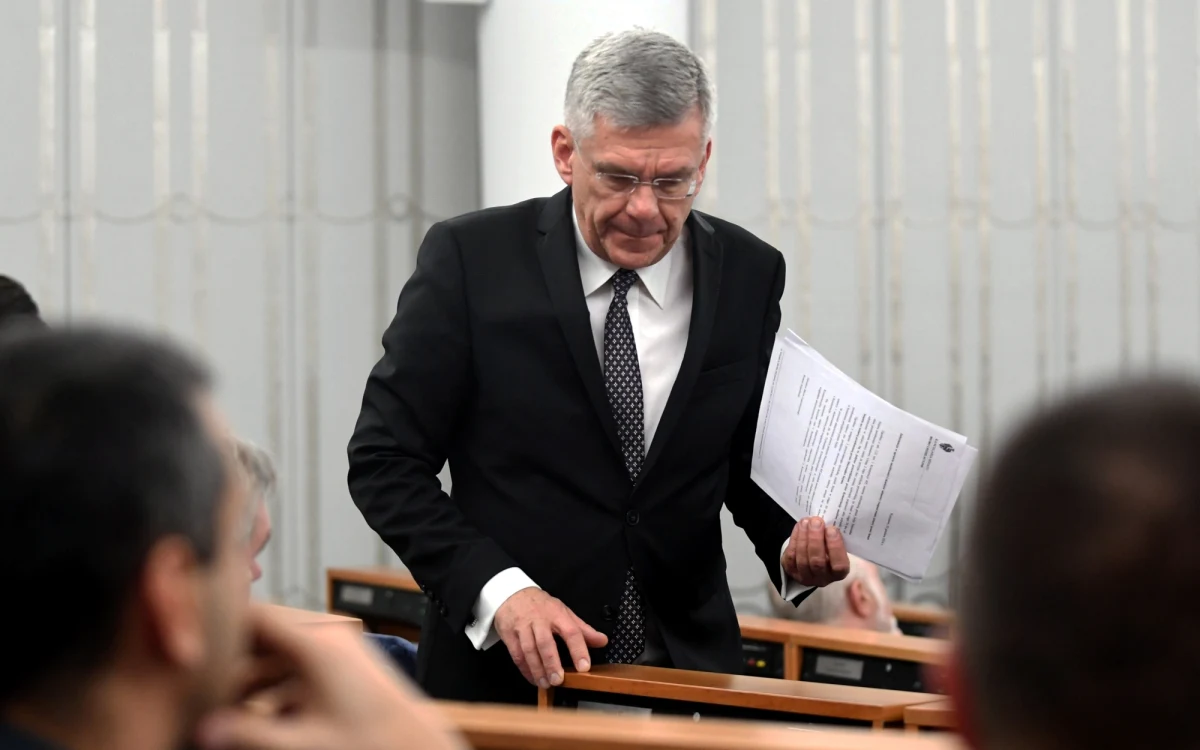 Senat nie zaproponował żadnych poprawek do budżetu na 2017 rok. Teraz ustawa trafi do podpisu prezydenta. Uchwałę w tej sprawie poparli wszyscy obecni senatorowie PiS. Spośród 33 senatorów PO, 32 nie uczestniczyło w głosowaniu. W debacie senatorowie PO dowodzili, że "ten budżet nie istnieje".