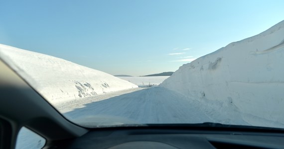 Intensywne opady śniegu i silny wiatr na północy i zachodzie Polski. O fatalnych warunkach na drogach informowaliście dzwoniąc na Gorącą Linię RMF FM. 