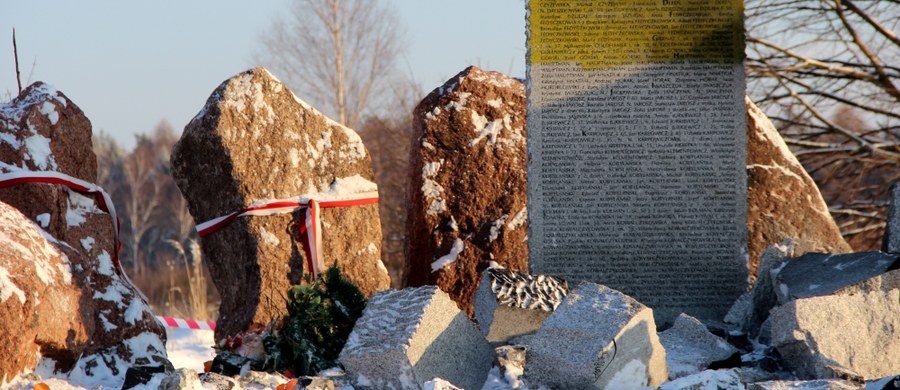 Pomnik Polaków zamordowanych w 1944 roku w Hucie Pieniackiej został zniszczony przez eksplozję materiału wybuchowego. Takie informacje przekazała ukraińska policja w obwodzie lwowskim, gdzie znajduje się ta rzeźba.