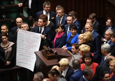 PO zawiesza protest, poseł PiS: Muppet show się kończy. Nowoczesna wyśle budżet do TK