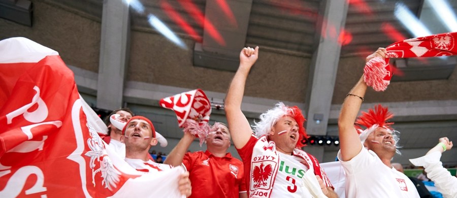 Polski Związek Piłki siatkowej wyróżni kibiców, którzy w ciągu ostatnich dwóch lat byli na choć jednym spotkaniu reprezentacji. Ci fani będą mogli wcześniej kupić bilety na mecz otwarcia Mistrzostw Europy na Stadionie Narodowym. 