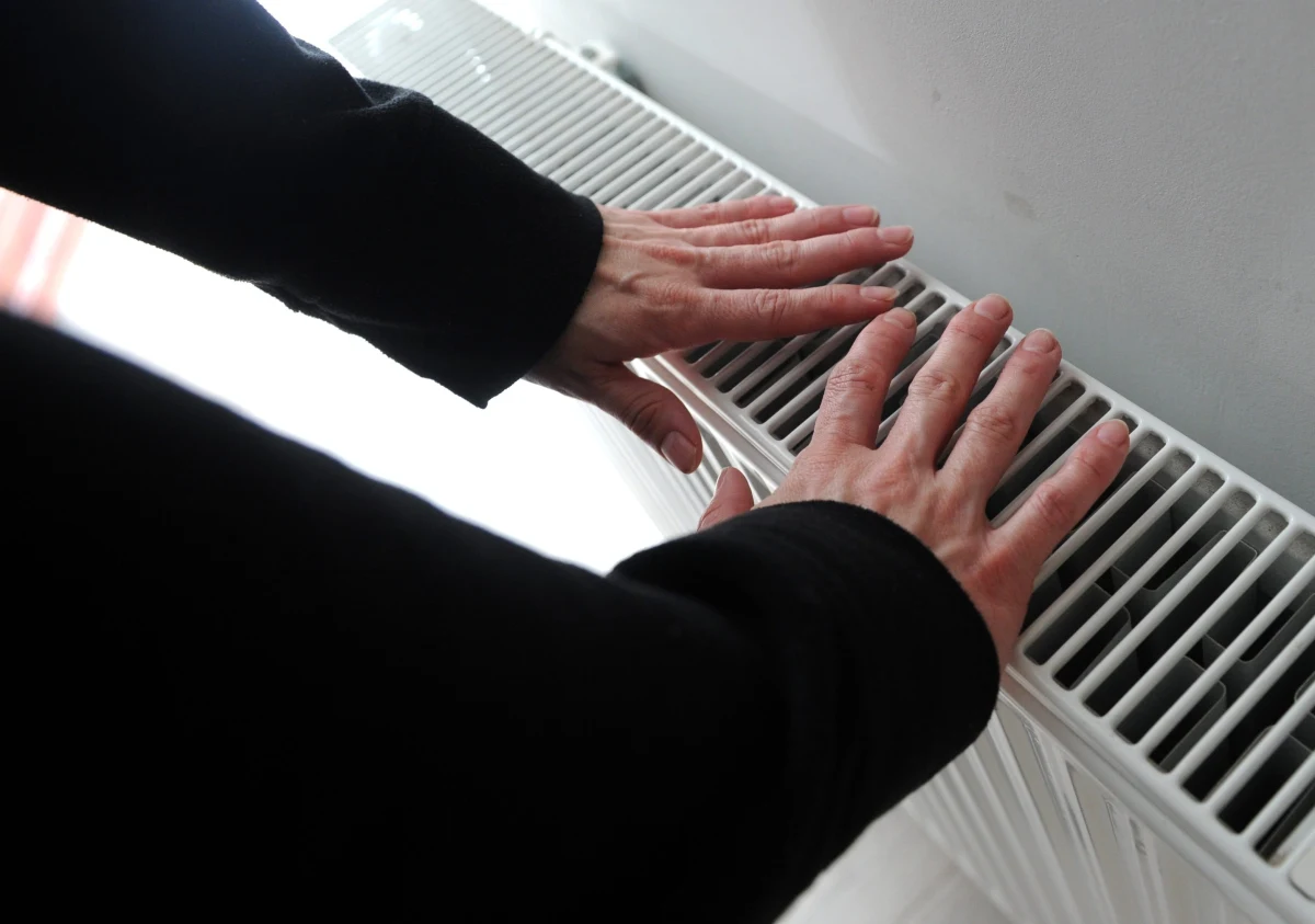 Do późnego wieczora potrwa usuwanie poważnej awarii ciepłowniczej w śląskim Raciborzu. Bez ogrzewania i ciepłej wody jest ponad 12 tysięcy odbiorców. Ciepło nie dociera do mieszkań, domów, firm, a nawet do zakładu karnego.