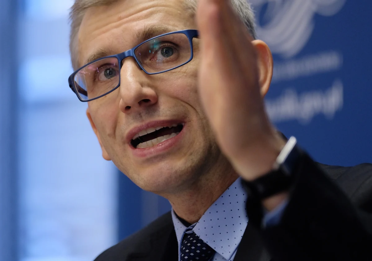 Prezes Najwyższej Izby Kontroli Krzysztof Kwiatkowski ponownie został przesłuchany przez prokuraturę w Katowicach. Składał dodatkowe wyjaśnienia w sprawie, w której postawiono mu jesienią ubiegłego roku m.in. zarzut przekroczenia uprawnień przy obsadzaniu stanowisk. 