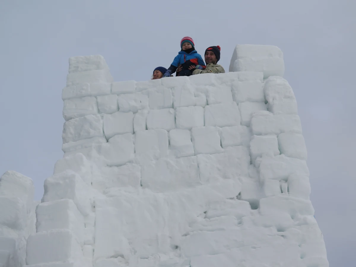 W Zakopanem pod Wielką Krokwią powstaje śnieżne miasteczko - największe w Polsce, a być może także na świecie.