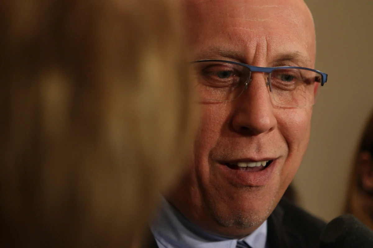 Muzeum Armii Krajowej w Krakowie ma wreszcie dyrektora, który został wyłoniony w konkursie i cieszy się poparciem kręgów patriotycznych, w szczególności Małopolskiego Okręgu Światowego Związku Żołnierzy Armii Krajowej, czyli organizacji mającej największe moralne prawo do wypowiadania się w sprawie losów tej placówki. 