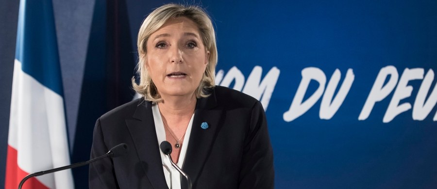 ​Szefowa nacjonalistycznego Frontu Narodowego Marine Le Pen wysunęła się na czoło sondażu przed wiosennymi wyborami prezydenckimi we Francji. Głosowałoby na nią w pierwszej turze 25 proc. Francuzów, a na konserwatywnego Francoisa Fillona - 22 proc.