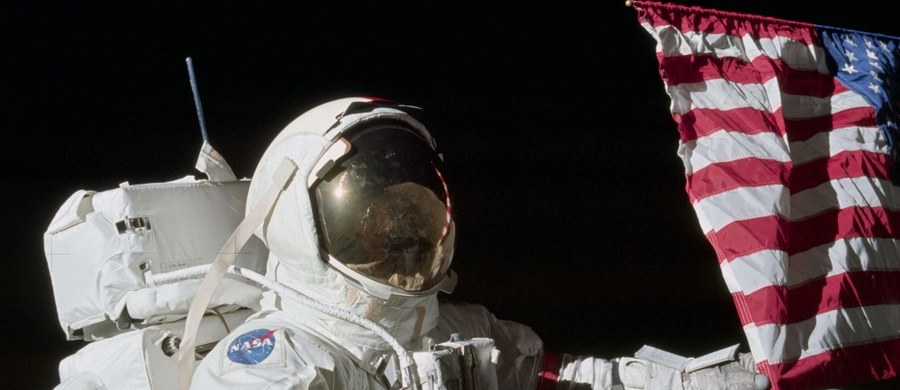 Nie żyje amerykański astronauta Eugene Cernan, który wraz z naukowcem-geologiem Harrisonem Schmittem uczestniczył w grudniu 1972 roku w ostatnim jak dotąd załogowym lądowaniu na Księżycu w ramach misji Apollo-17. Zmarł w wieku 82 lat - podała NASA.