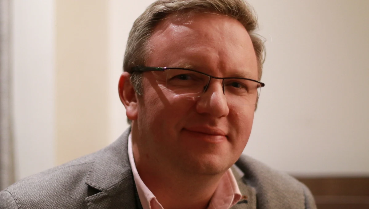 "Z kancelarii kanclerz Angeli Merkel przyszło zapytanie o możliwość spotkania z prezydentem Dudą" – powiedział w Porannej rozmowie w RMF FM Krzysztof Szczerski z kancelarii prezydenta. I jak dodał: "Prezydent Duda zgodził się na to spotkanie". "Trybunał Stanu jest dla tych, którzy łamią prawo. Prezydent Duda postępuje zgodnie z konstytucją i z prawem” – w ten sposób Szczerski odniósł się do wypowiedzi Jarosława Wałęsy, że "TS dla prezydenta Dudy powinien być częścią programu PO". "Platforma popada w coraz większą autofrustrację i to jest sytuacja, która jest dla Polski i dla demokracji polskiej niepokojąca, bo demokracja potrzebuje opozycji, która stanowi merytoryczną przeciwwagę dla rządzących. To byłoby zdrowe" – powiedział gość Roberta Mazurka w Porannej rozmowie w RMF FM.