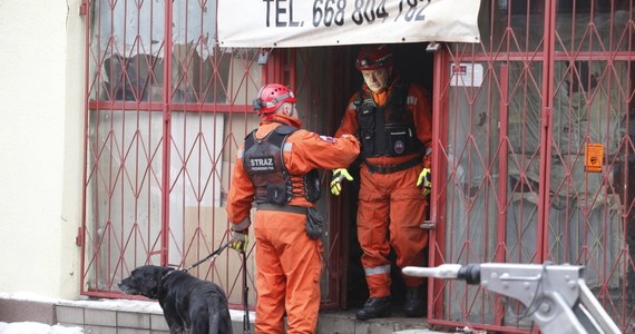 Prokuratura prowadzi postępowanie w sprawie wczorajszej katastrofy budowlanej w Katowicach–Szopienicach. Zawalił się strop w kamienicy, przysypując cztery osoby. Po kilkudziesięciu minutach strażakom udało się wyciągnąć poszkodowanych. Trafili oni do szpitali. 