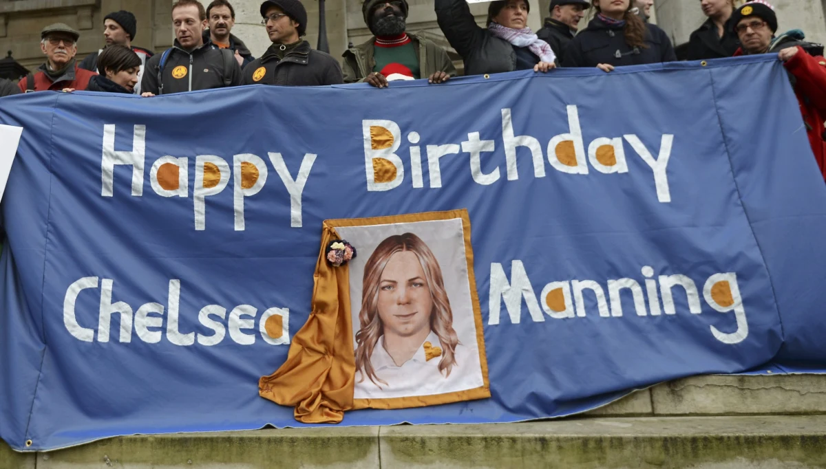 ​Prezydent Stanów Zjednoczonych Barack Obama na trzy dni przed odejściem ze stanowiska złagodził kary 209 więźniom. Wśród osób objętych łaską jest informatorka WikiLeaks Chelsea Manning, skazana na 35 lat więzienia za ujawnienie tajnych informacji.