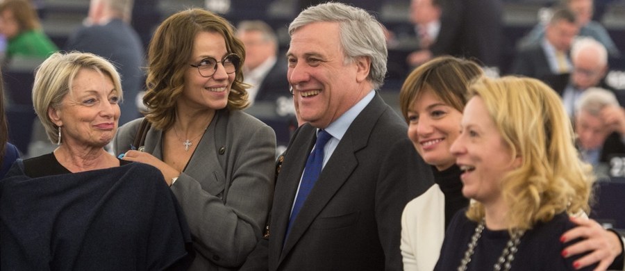 Antonio Tajani - nowy szef Parlamentu Europejskiego - to polityk bez charyzmy, jednak w porównaniu z Martinem Schulzem będzie bardziej przewidywalny a tym samym – profesjonalny. Nie będzie w tak ostentacyjny sposób uprawiać własnej polityki. Sam obiecał, że "będzie przewodniczącym każdego europosła". Z jednym wyjątkiem: będzie zawsze na pierwszym miejscu stawiać Włochy, a swoimi rodakami prawdopodobnie będzie próbował obsadzać - jak to zrobił w Komisji Europejskiej - wszystkie możliwe stanowiska. 