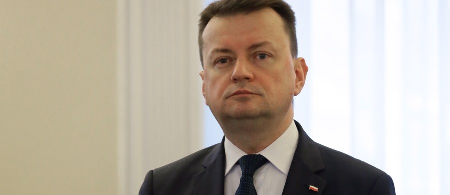 Policja zidentyfikowała już 80 osób protestujących przed Sejmem w nocy z 16 na 17 grudnia - poinformował szef MSWiA Mariusz Błaszczak. Jak dodał, w Krakowie, w związku z protestami przed Wawelem, zidentyfikowano 22 osoby. Według ministra osoby te mają odpowiedzieć za to, że dopuściły się złamania prawa.