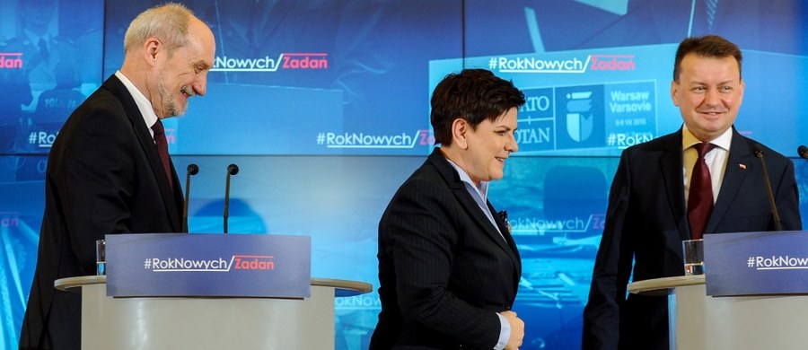 Premier Beata Szydło żartowała, że razem z szefami: MSWiA i MON będą musieli wystąpić do autorów serialu "Ucho prezesa" o tantiemy, ponieważ robią reklamę serialowi. Szef MON Antoni Macierewicz ocenił, że serial jest znakomity, a minister SWiA Mariusz Błaszczak przyznał, że jest zabawny.