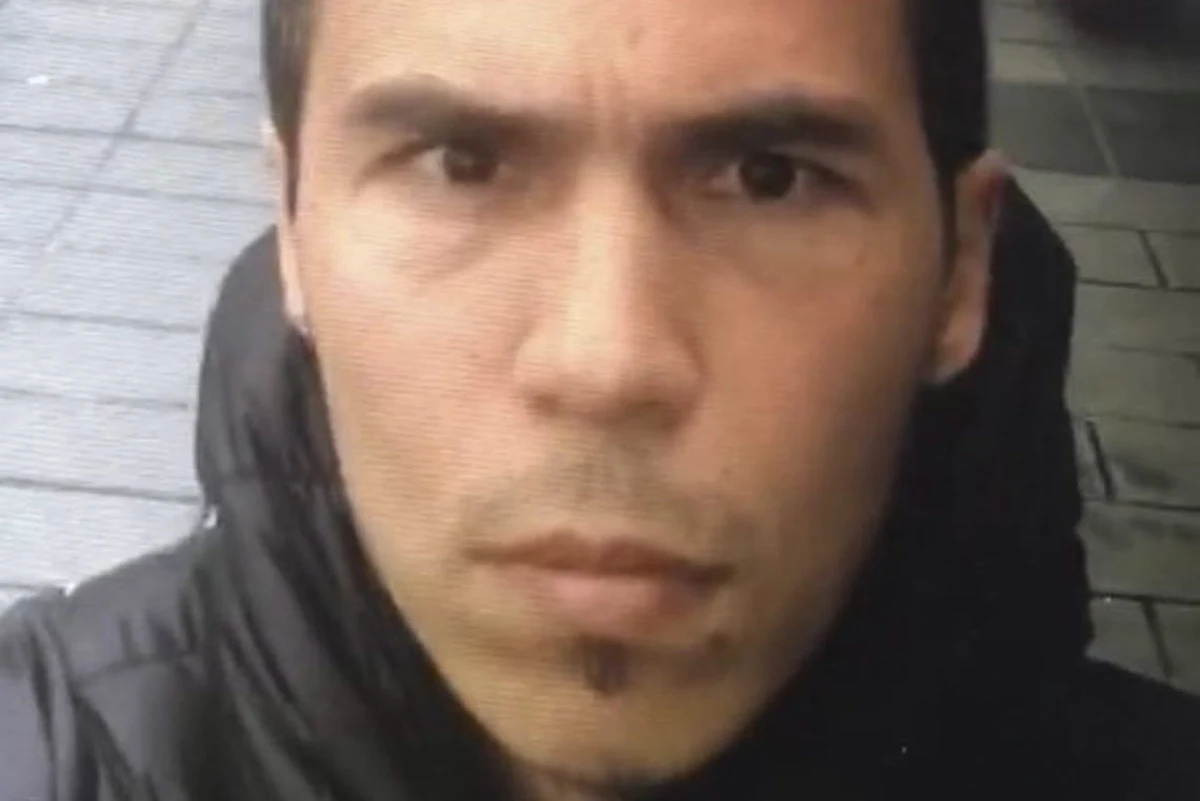 ​Uzbek, który w noc sylwestrową zabił 39 osób w Stambule, powiedział policji, że w ostatnim momencie musiał zmienić cel ataku, by uniknąć wzmocnionych środków bezpieczeństwa. Działał na bezpośrednie polecenie Państwa Islamskiego (ISIS) - informują tureckie media.