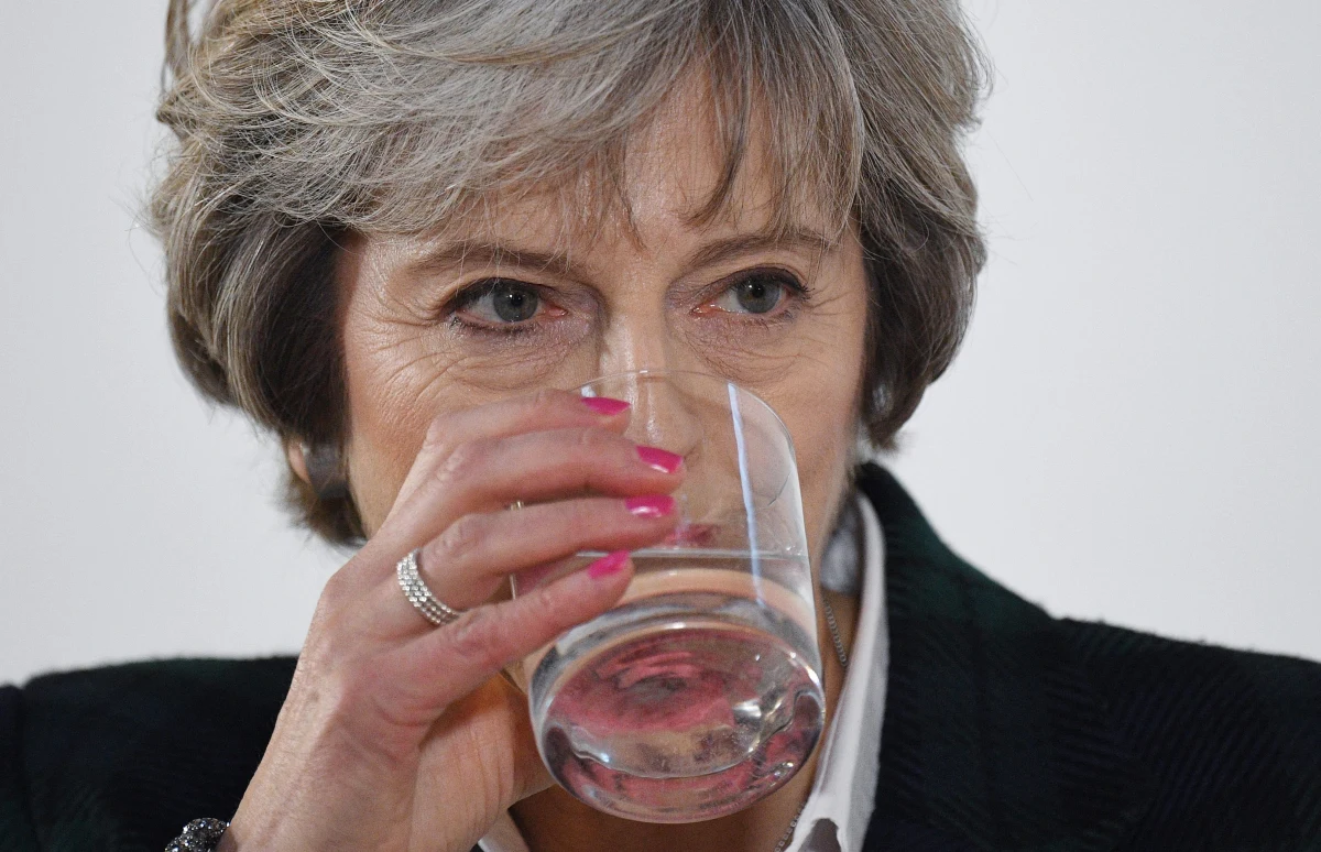 Brexit – karty zostały rozdane. Przedstawiając strategię rządu przed rozpoczęciem procedury rozwodowej, premier Theresa May nie pozostawiła Brukseli żadnych złudzeń. Wielka Brytania opuści Unię Europejską, wyjdzie ze wspólnego rynku i spod jurysdykcji Europejskiego Trybunału Sprawiedliwości. Odrzuci też unię celną w obecnej postaci. To plan ambitny. Wciąż jednak nie wiadomo, czy Londyn rozpoczął właśnie partię brydża, czy pełną blefów rozgrywkę w pokera. To – jak szepcze ulica – wyjdzie w praniu. 